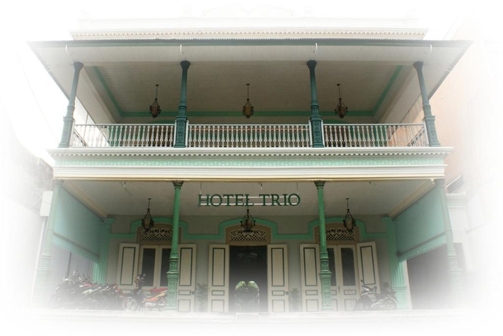 Hotel Trio スラカルタ エクステリア 写真